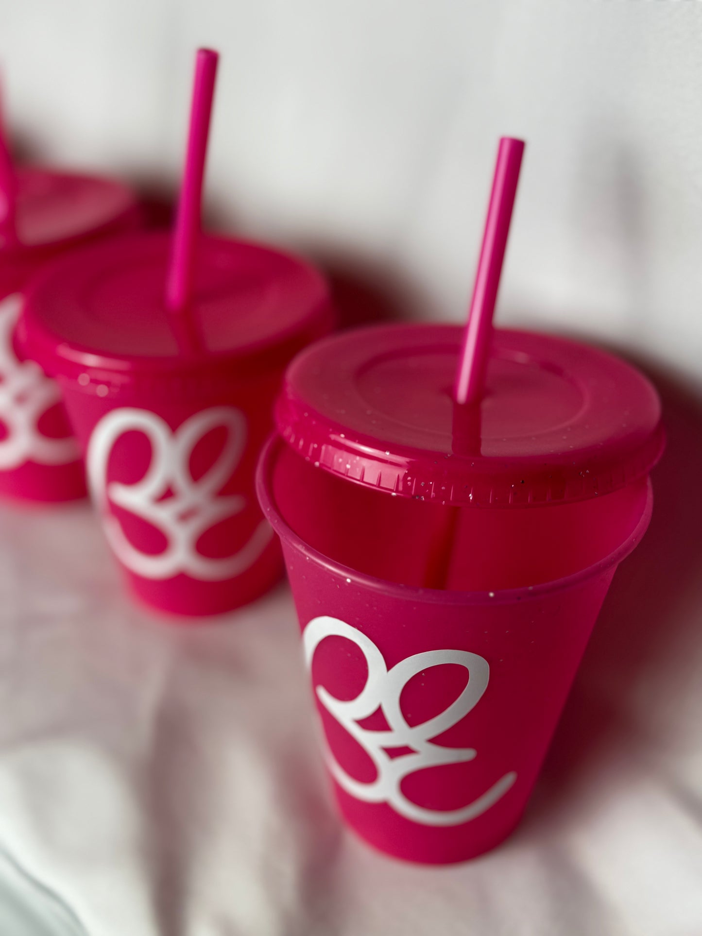 Bus Envy BE logo no-spill cup. Glitter pink