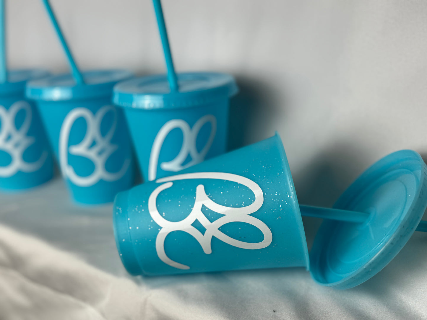 Bus Envy BE logo no-spill cup. Glitter blue