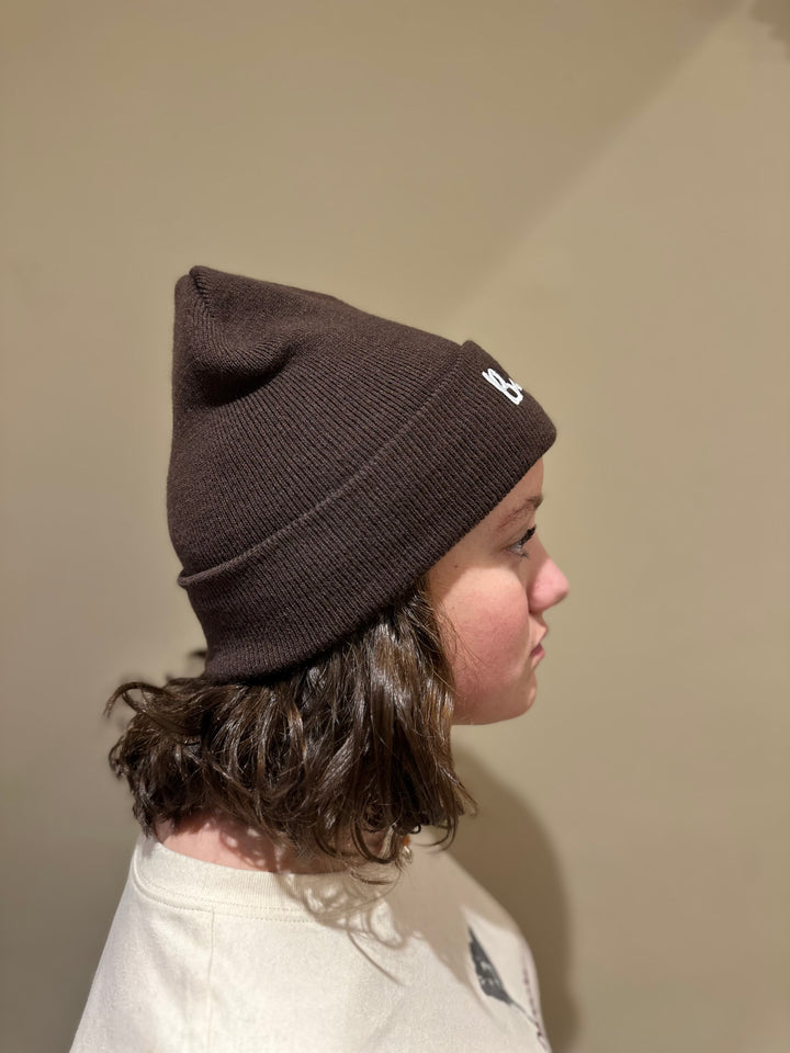 Unisex Bus Envy beanie. Plum & white
